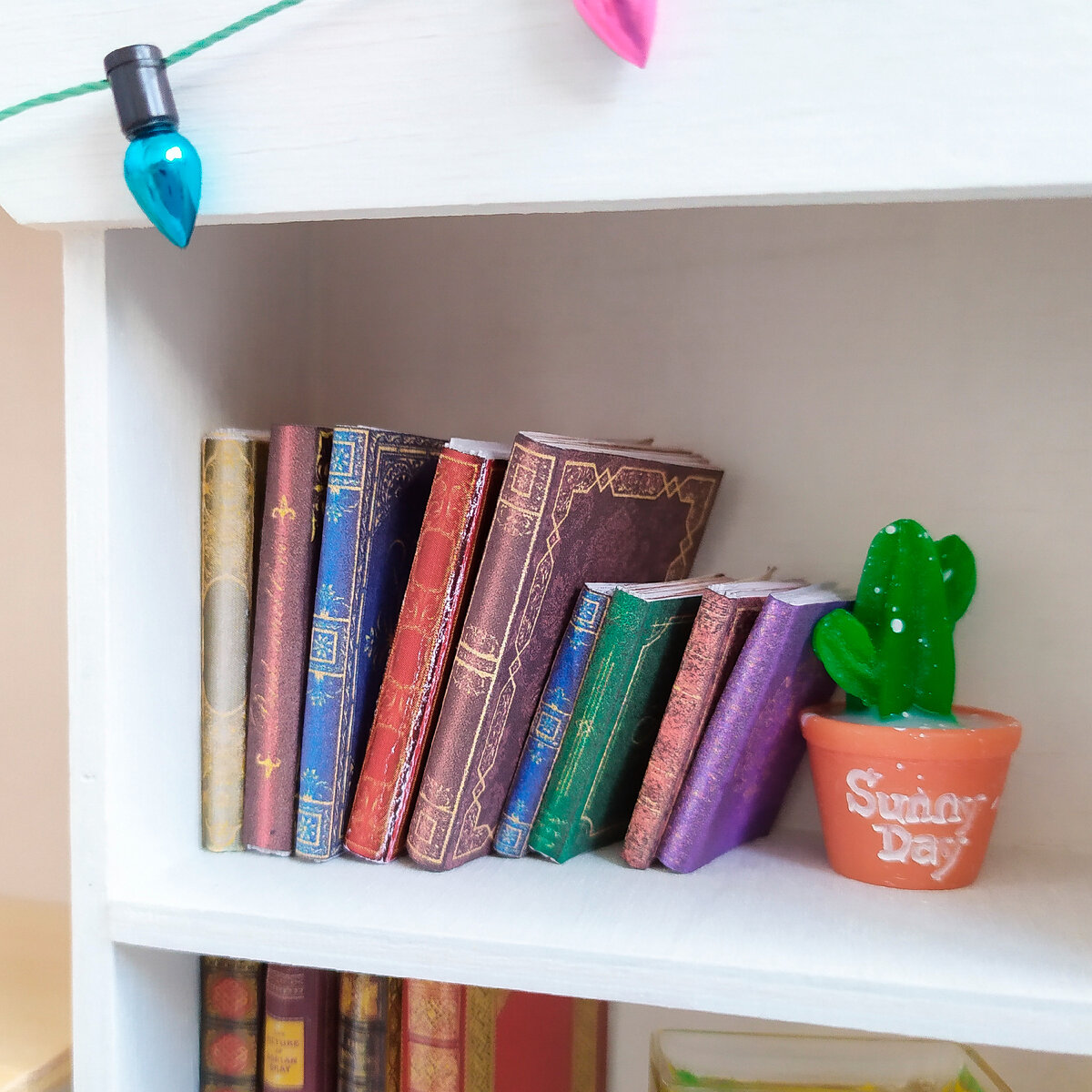 Эта же красная книга и рядом книги, распечатаны на струйном принтере