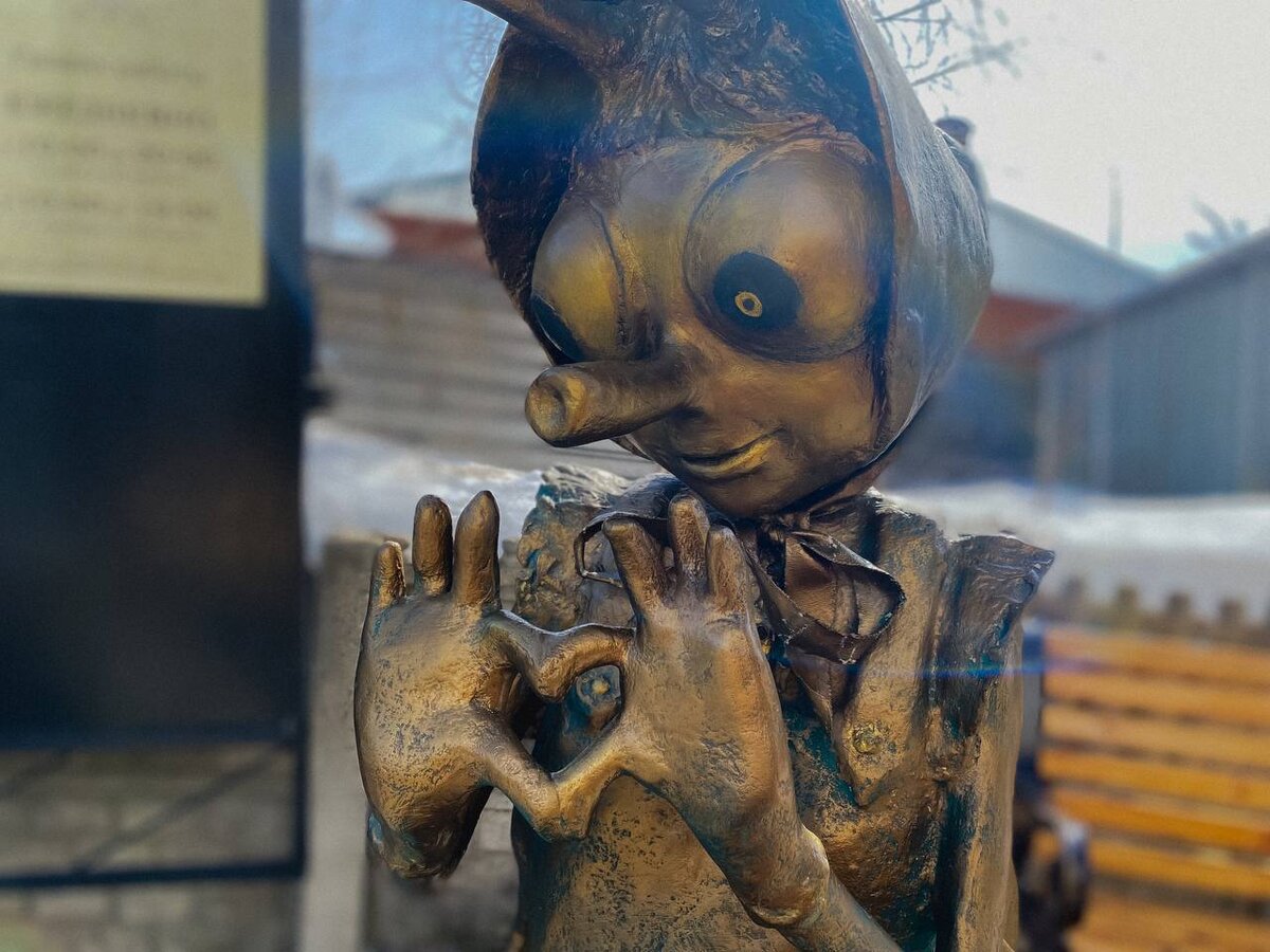 Памятник Мухе-Цокотухе 