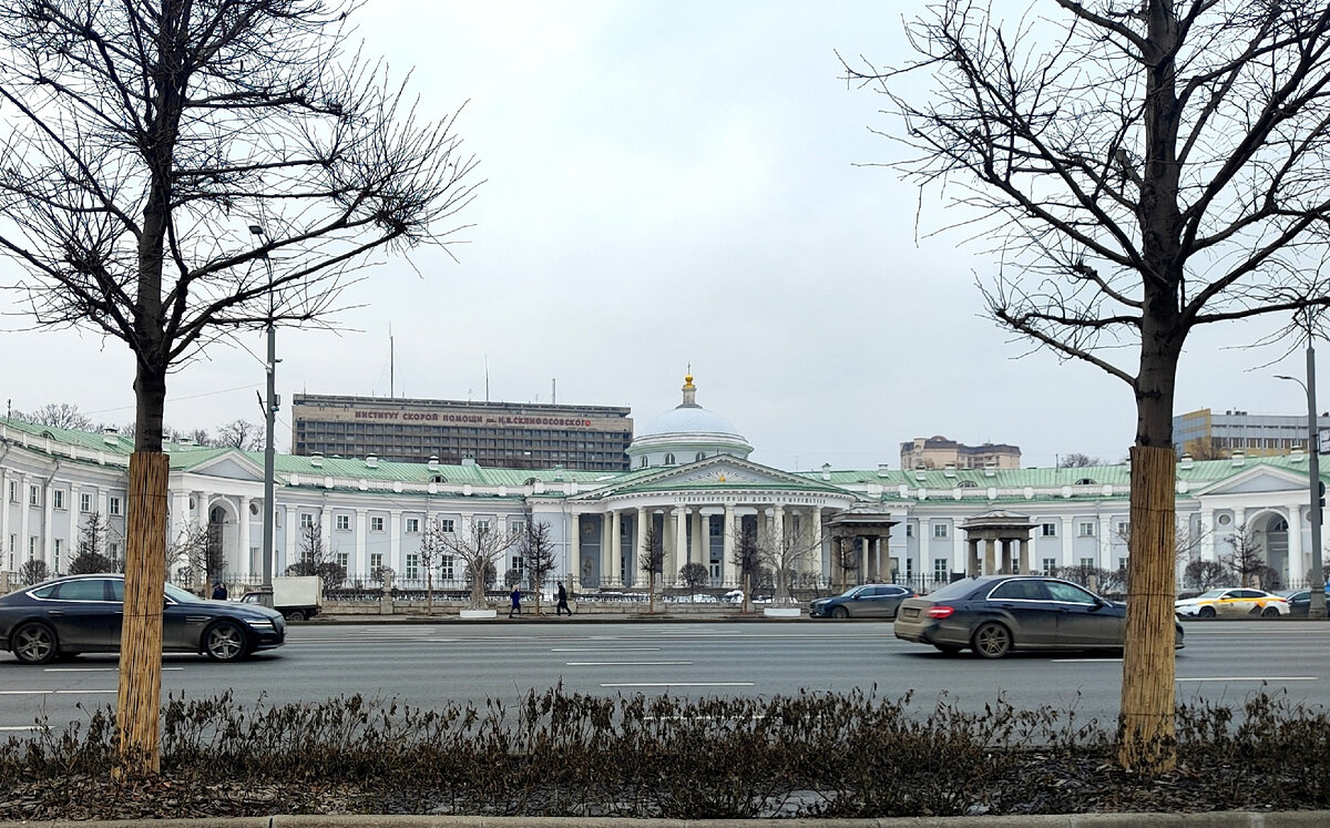 Прогулки по Москве. Сухаревская площадь: исчезнувшая башня, дом с изразцами  и необычный памятник великой любви | С пенсией по жизни | Дзен