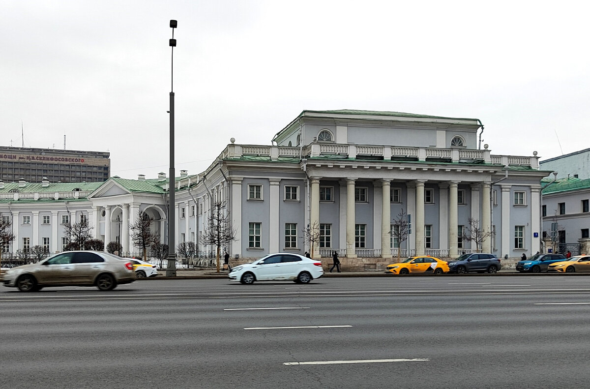 Прогулки по Москве. Сухаревская площадь: исчезнувшая башня, дом с изразцами  и необычный памятник великой любви | С пенсией по жизни | Дзен