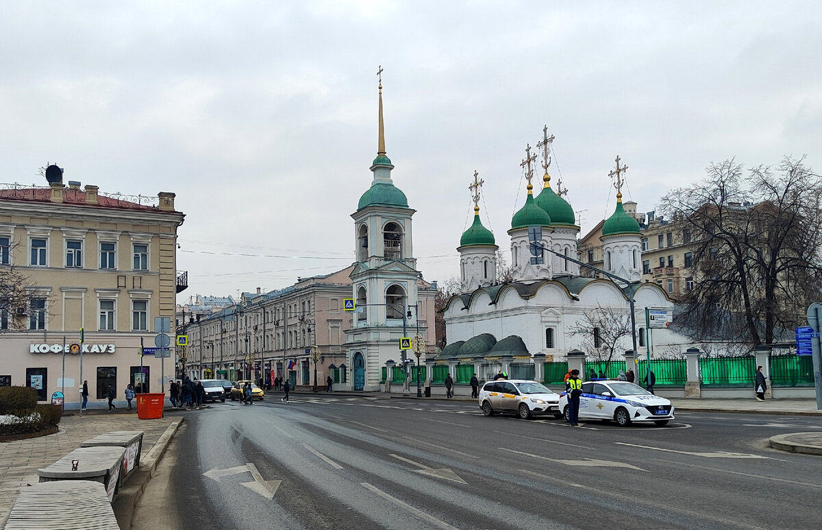 Прогулки по Москве. Сухаревская площадь: исчезнувшая башня, дом с изразцами  и необычный памятник великой любви | С пенсией по жизни | Дзен