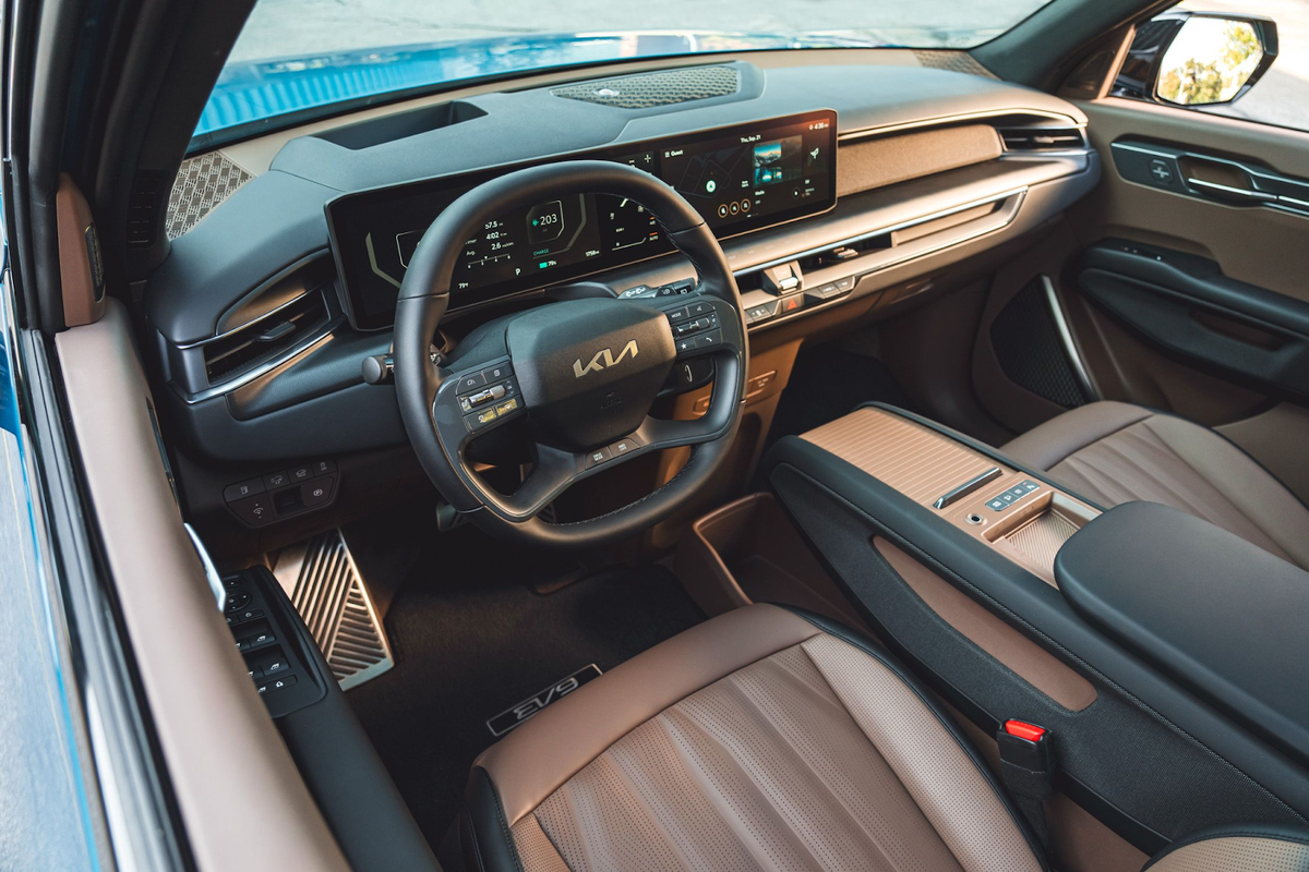 Передняя часть салона лучшего автомобиля года 