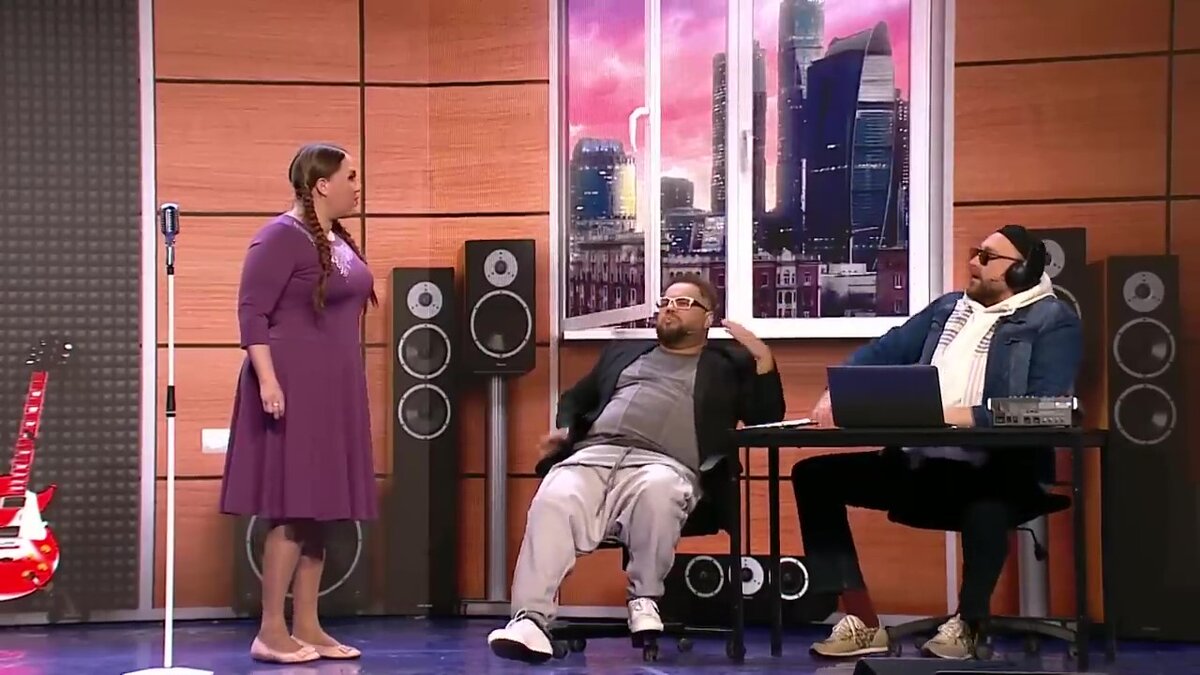 В реальности продюсер писал жену, в данной пародии - племянницу.