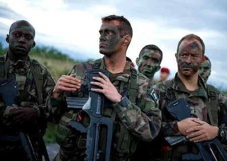    Во Франции набирают безработных для участия в конфликте на Украине за €1970 в месяц. Власти отрицают свою причастность