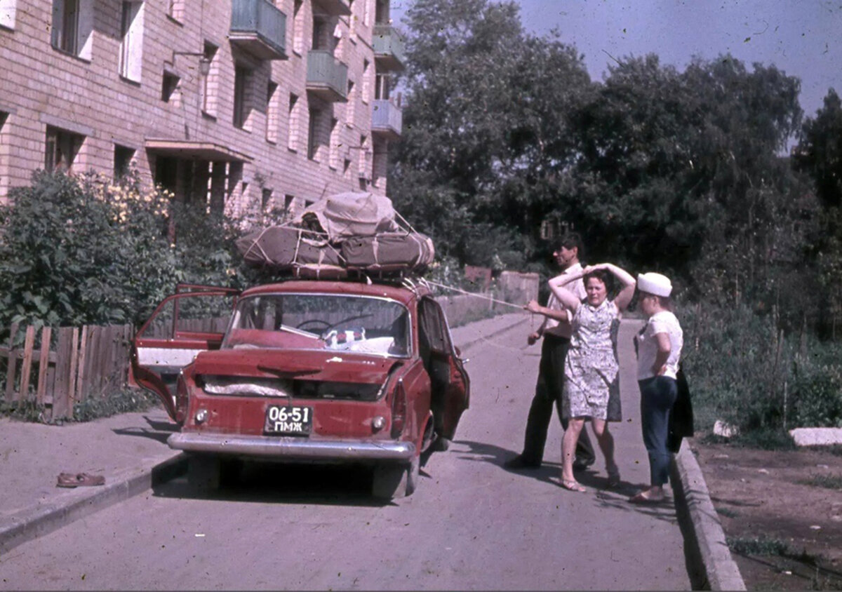 Москвич-408, гос. номер «06-51 ПМЖ», Москва, ул. Глебовская, 1967 год. Фотография © А.А. Болонкин