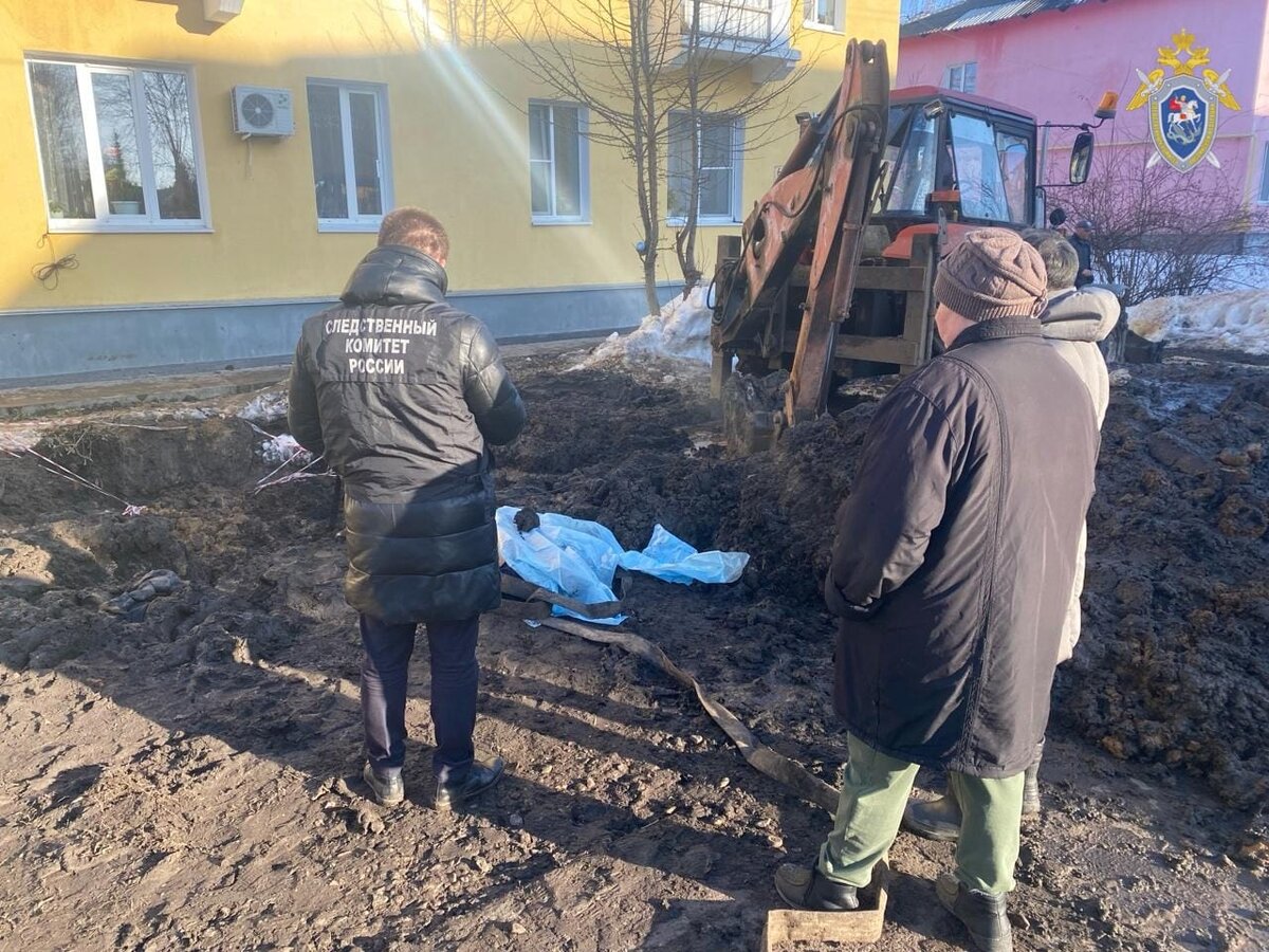 Рабочего насмерть завалило землей. Возбуждено уголовное дело | Вести Тула |  Дзен