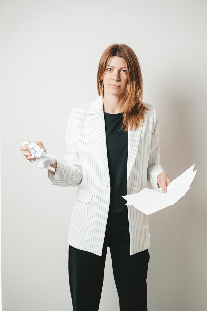 Головная боль напряжения, возникающая по психологическим причинам, может быть обусловлена внешними и/или внутренними конфликтами, в первую очередь социальными