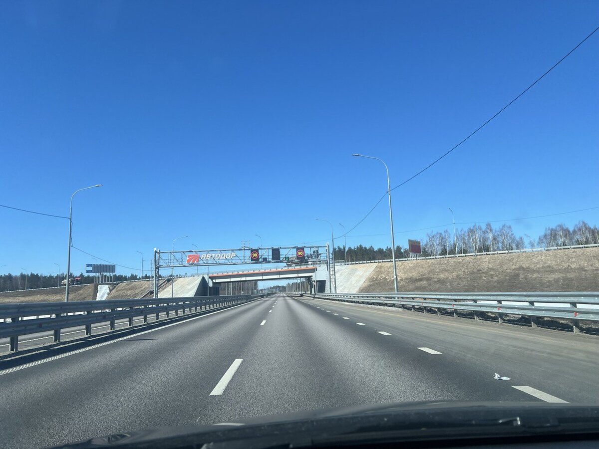 краснодарская платная дорога. реклама такси на автомобиле. такси по платной дороге. платные дороги в самой москве. такси по платной дороге.