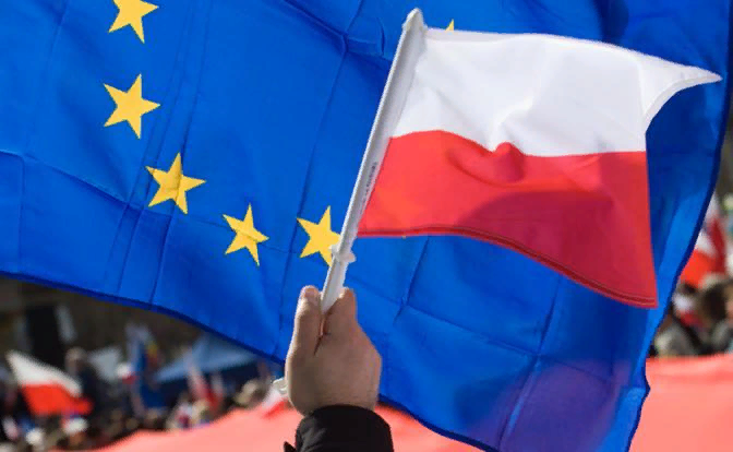 Новая партия «Независимость» появилась в Польше, и ее целью является выход страны из Европейского союза. Об этом сообщил один из основателей партии Роберт Бонкевич.
