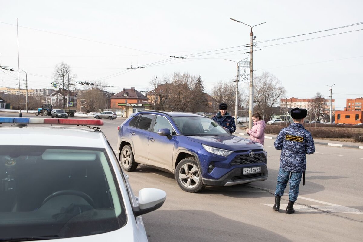 Тульские приставы и полицейские провели рейд по должникам: фоторепортаж |  Myslo.ru | Дзен