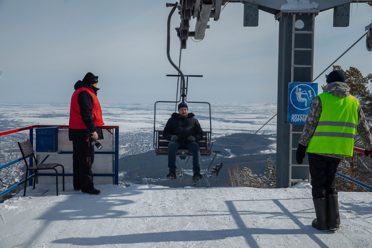 За спиной алтайские равнины и Белокуриха, справа Алтайские горы, но их тут не видно, на предыдущем кадре лучше 