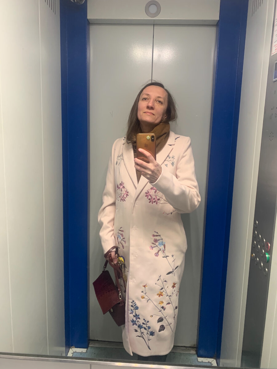 Это уже поднимаюсь домой. Настроение лучше, чем выражает лицо😄.просто снимков ещё не сделала.