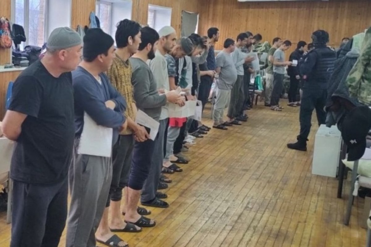    В Сыктывкаре проверили законность пребывания в РФ мигрантов-строителей