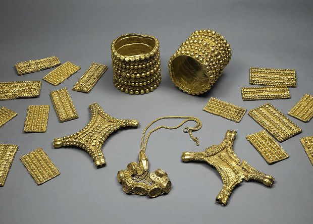 Когда исследователи извлекли сосуд из земли они были поражены его содержимым. Как был найден знаменитый "клад из Карамболо"