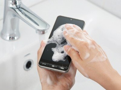    Смартфон Sharp Basio Active 2 получил кнопочное управление, а ещё его можно мыть