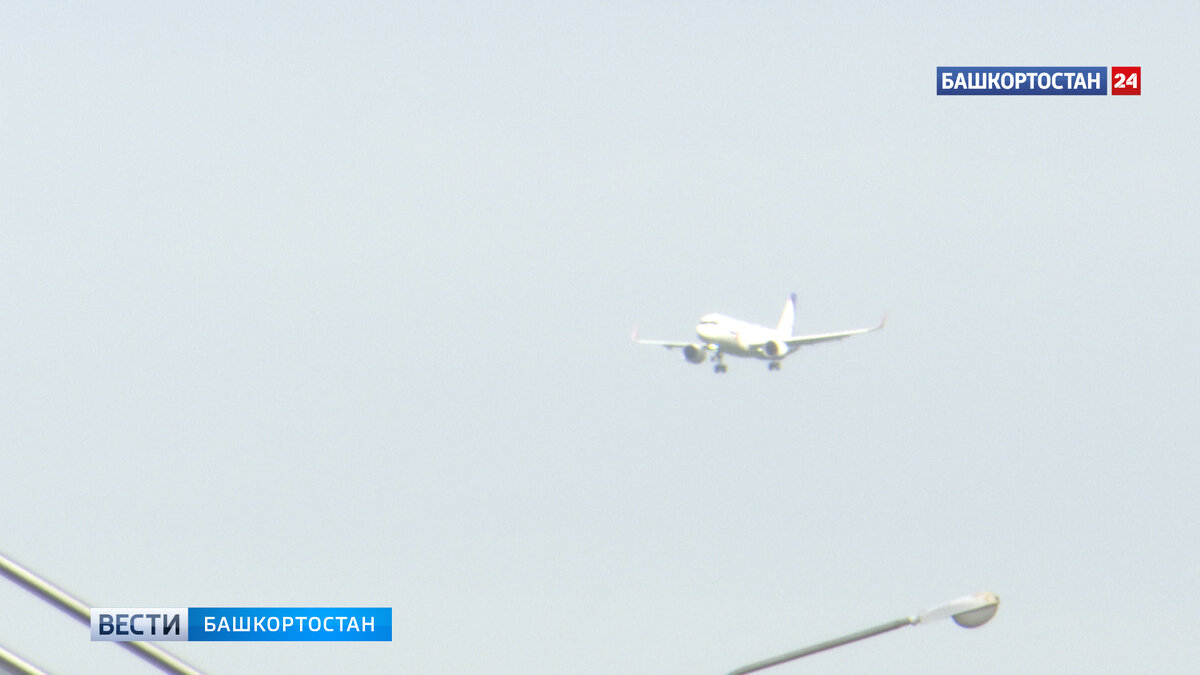    Самолет Уфа-Ярославль с фанатами ХК «Авангард» экстренно сел в Казани из-за треснувшего лобового стекла