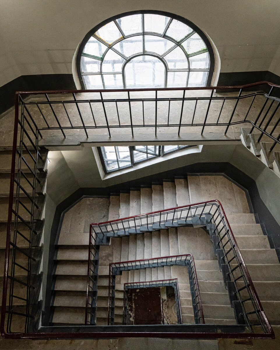 Чёрная лестница