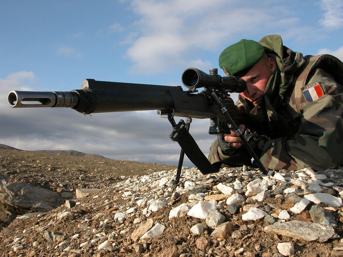 Легионер с винтовкой FR F2 в Афганистане / Источник Википедиа