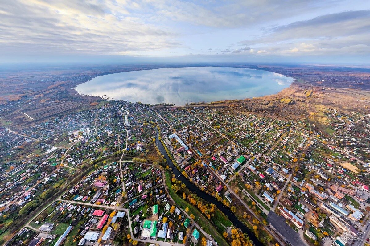 Переславль-Залесский — это старинный русский город, основанный Юрием Долгоруким в 1152 году у Плещеева озера.
