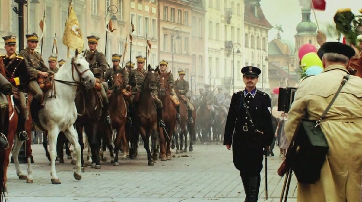 Польская армия выступает в поход против Красной Армии. Кадр из фильма