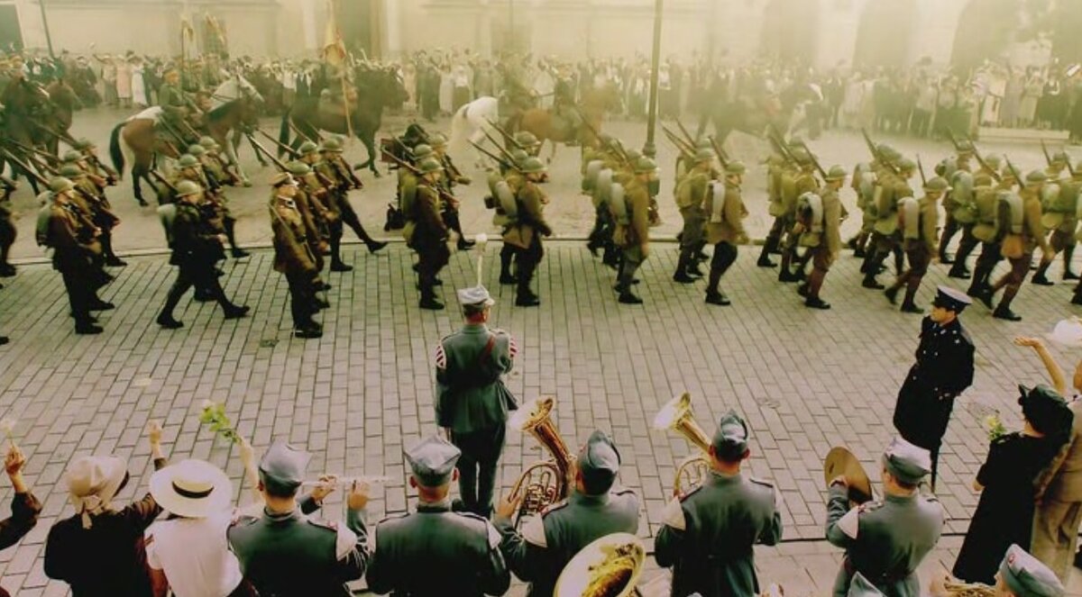 Польская армия выступает в поход против Красной Армии. Кадр из фильма