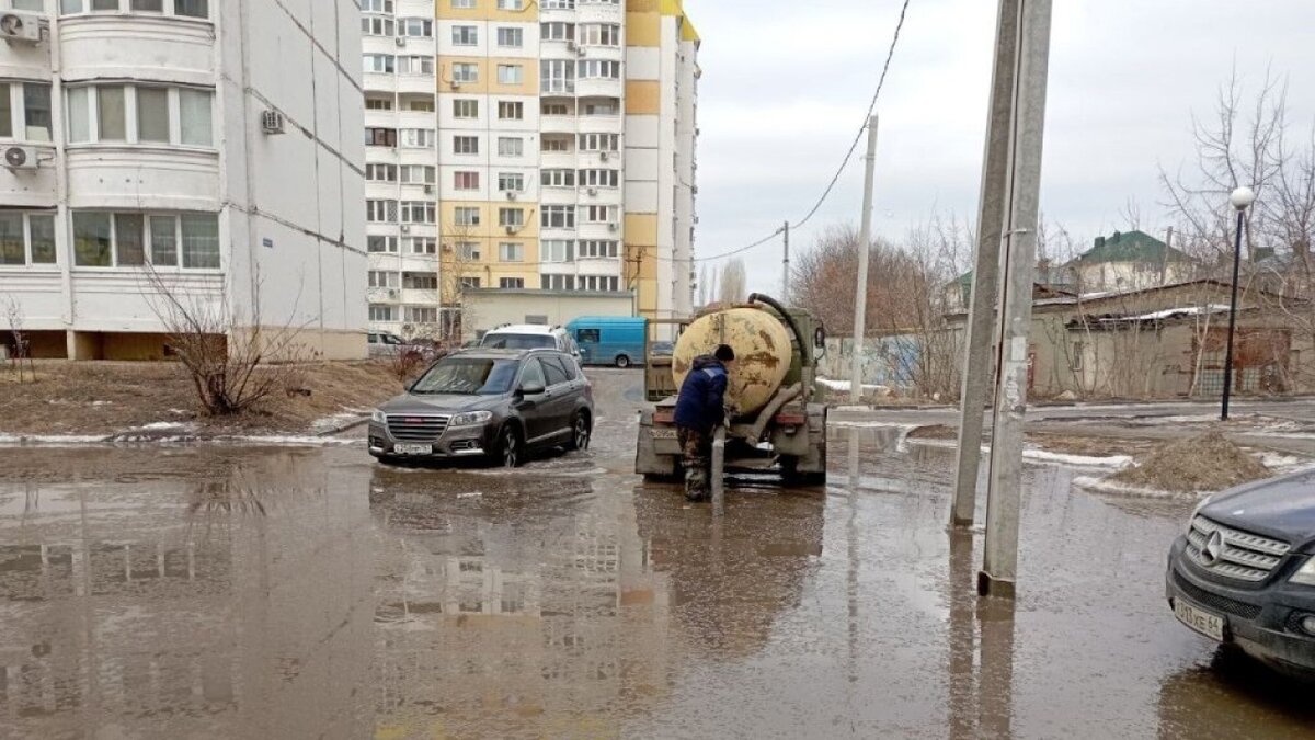 Не можем выйти из дома!»: власти прокомментировали массовые жалобы на  затопление Энгельса | Reporter64 Saratov | Дзен