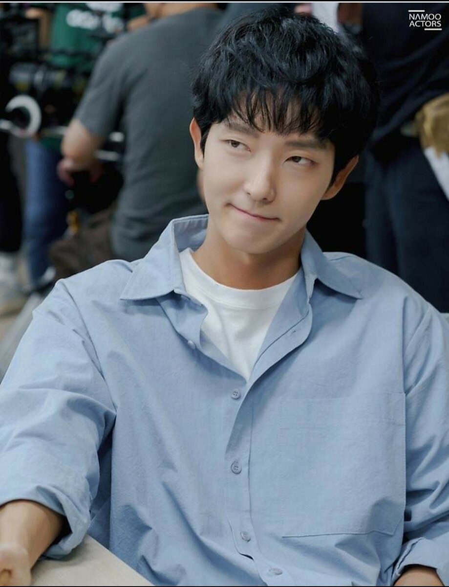 Хиуша был таким сдержанно-жизнерадостным.