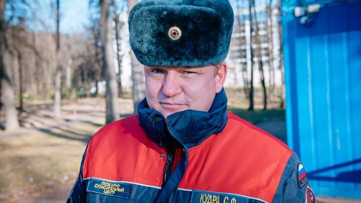  Начальник аварийно-спасательного отряда № 9 московского Пожарно-спасательного центра Сергей Кудра, несмотря на выходной день, узнав о трагедии, моментально направился к месту событий / Фото: Пресс-служба департамента труда и социальной защиты населения