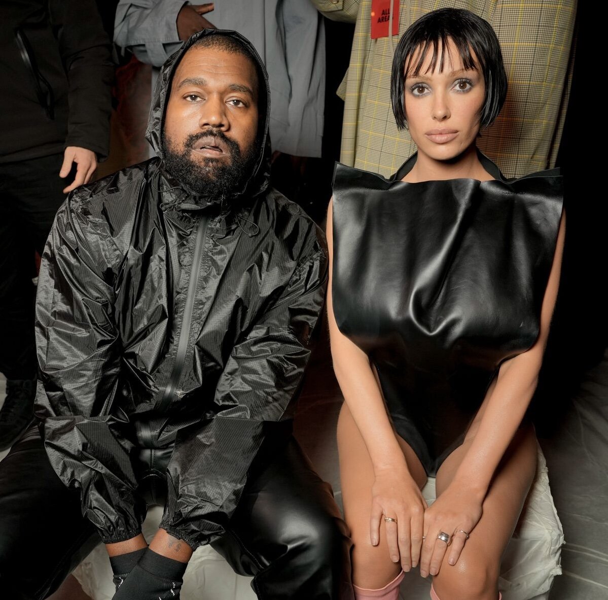 Цензори в париже в колготках. Жена канье уэста бьянка сенсори. Бьянка сенсори и канье. Парижский гаврош стиль. Цензори в париже в колготках.