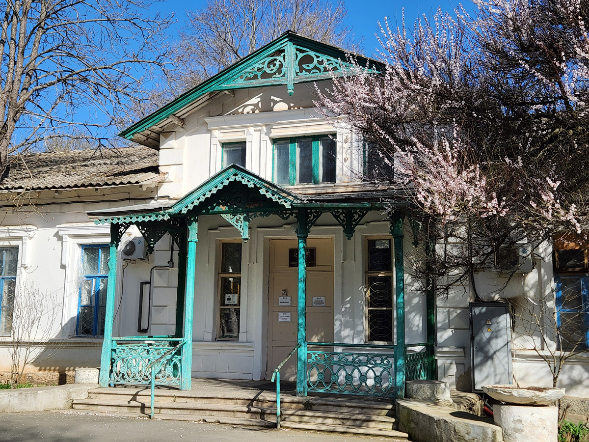 Один из корпусов санатория