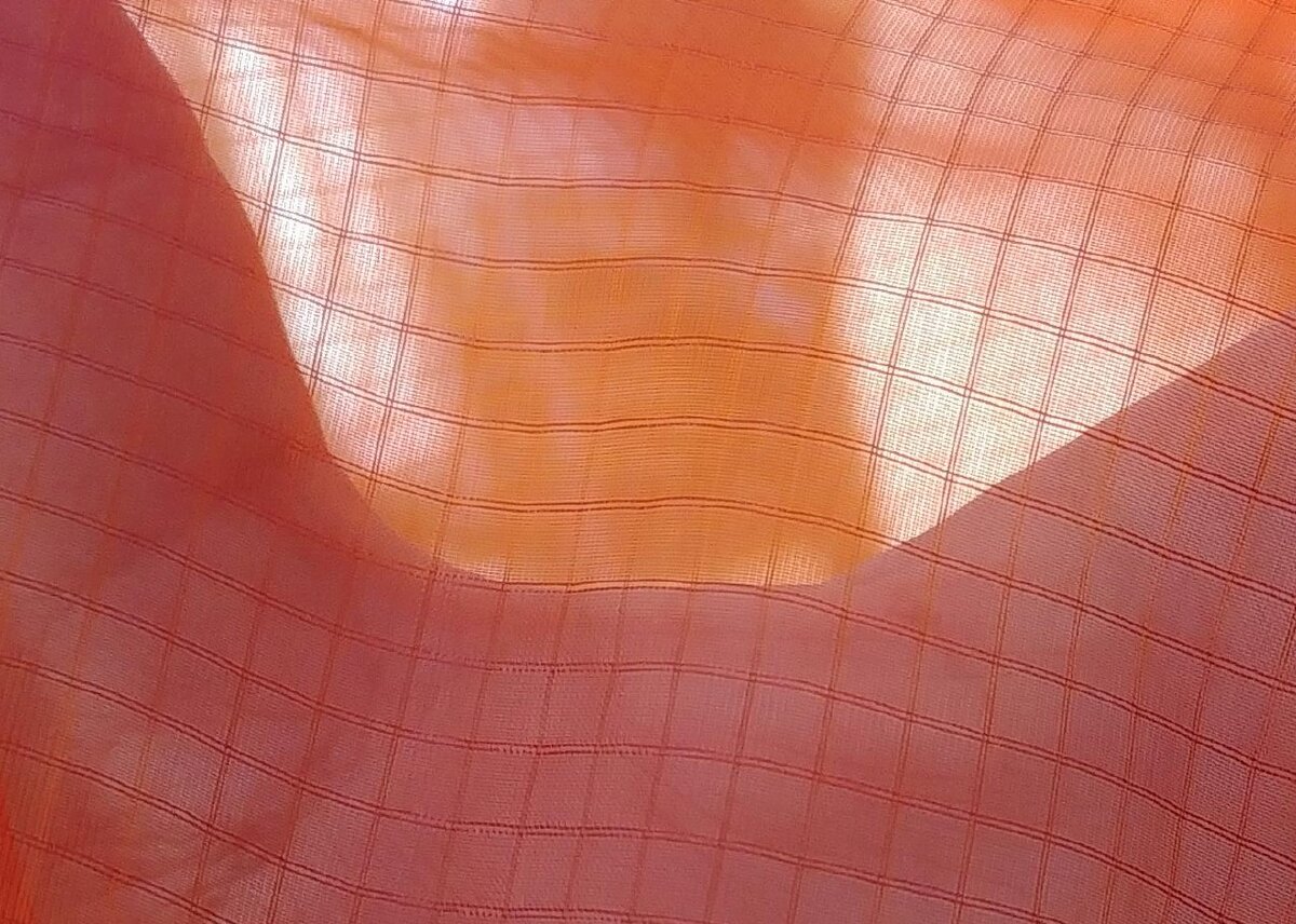 Неравномерное плетение, наслоение нитей друг на друга