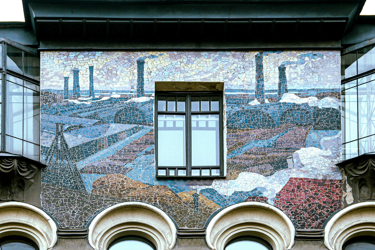 Мозаичное панно с окном