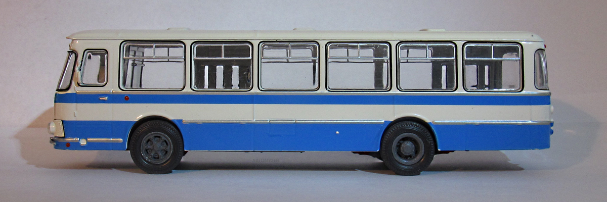 ЛиАЗ-677 («Автобусы нашего прошлого») из коллекции автора 