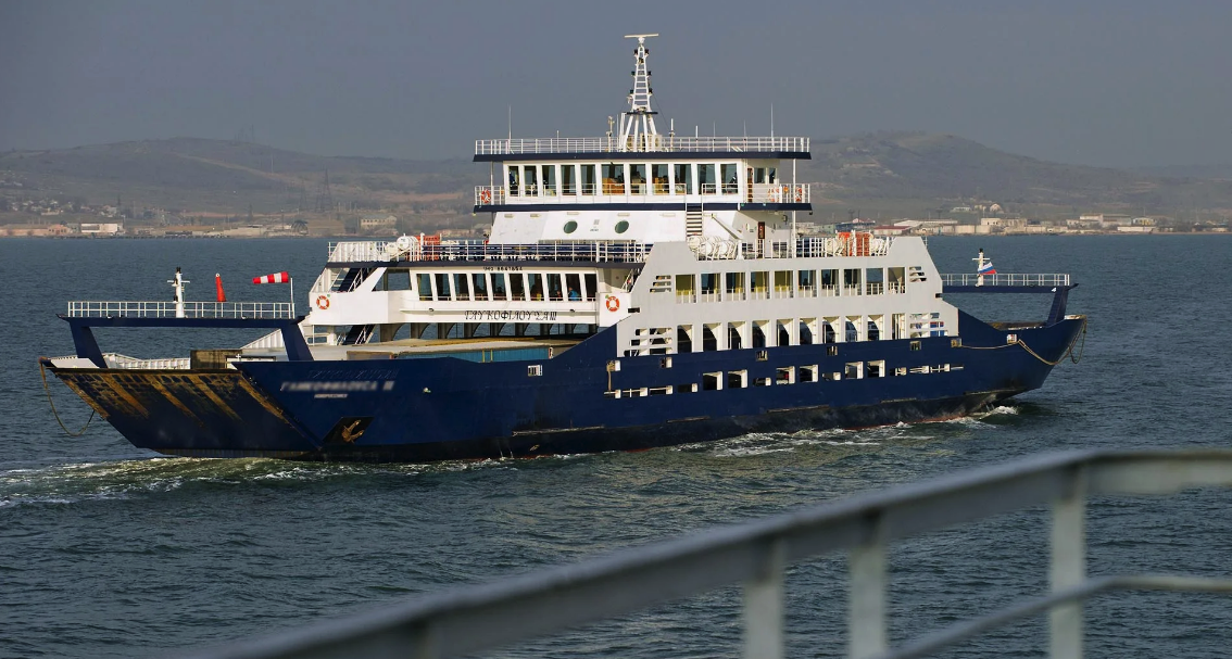 Вот так встреча! - с ехидцей произнёс Анатолий. - Привет, дорогая ...