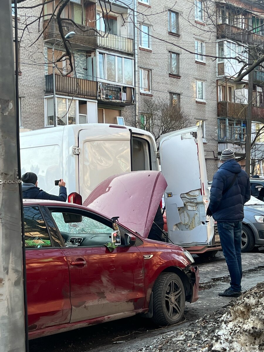 Владельцам поврежденных от удара беспилотника машин на Пискаревском  выплатят от 13 тыс. до 1,1 млн рублей | Мегаполис онлайн | Дзен