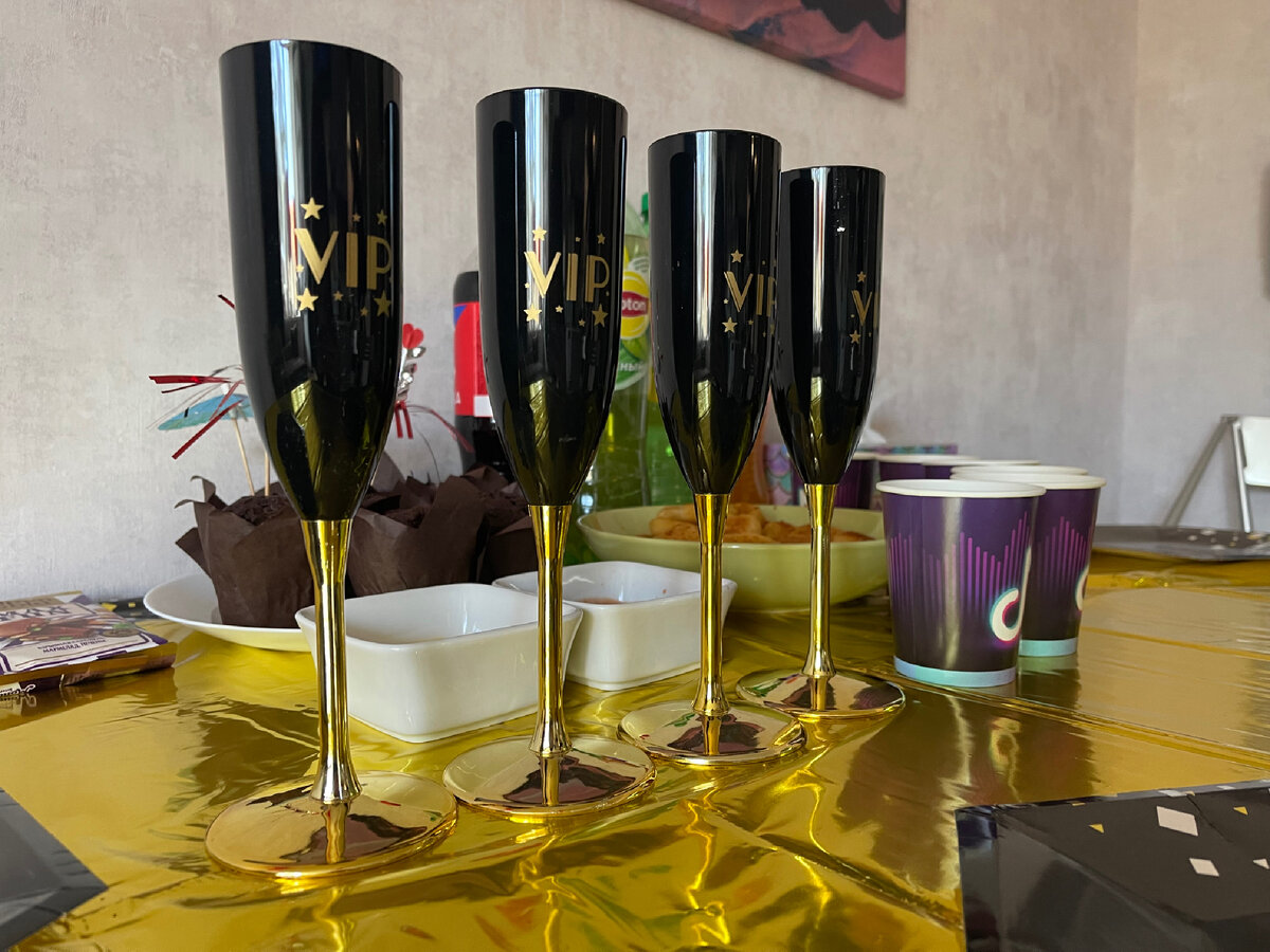 Пластиковые бокальчики для крутости