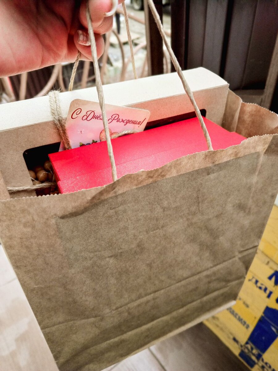 Фото из архива телефона