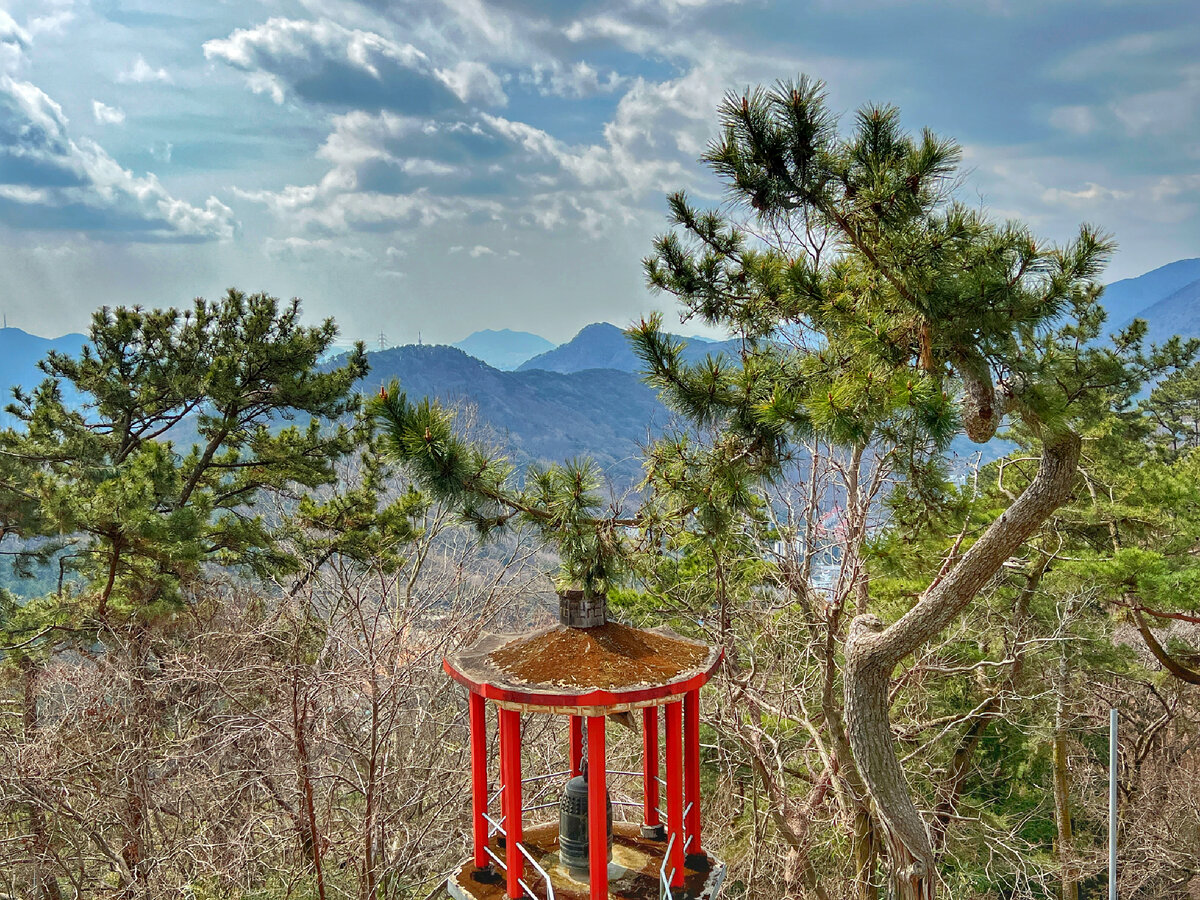 Вид на горы от храмового комплекса Сокрульса. Фото автора 