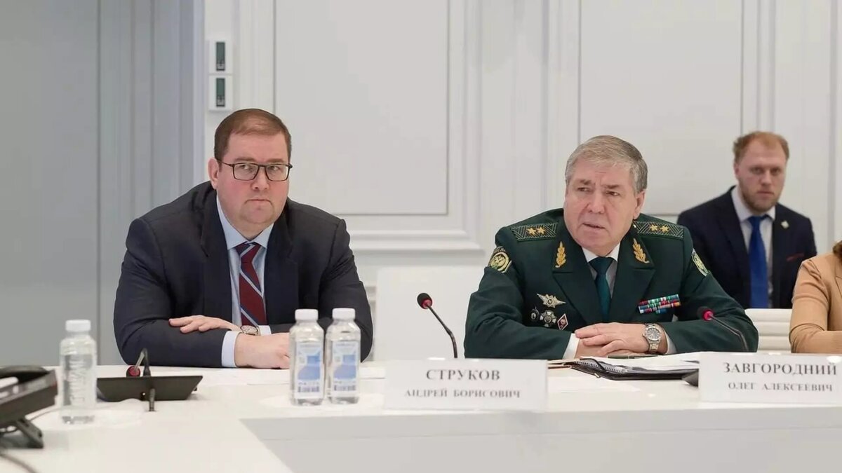 Фото из сети. Два героя.