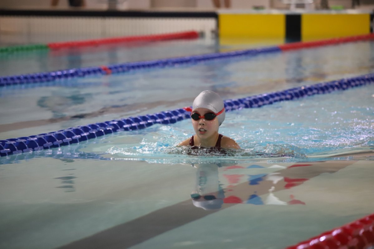    Олимпиец посетил межрегиональные соревнования по плаванию в Хабаровске