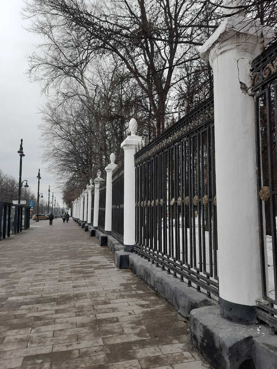 Старинная ограда Сада Горького в Перми