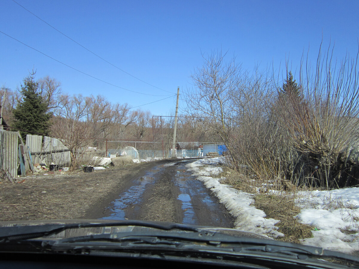 Фото автора. Хорошо весной в деревне, если танк есть во дворе.