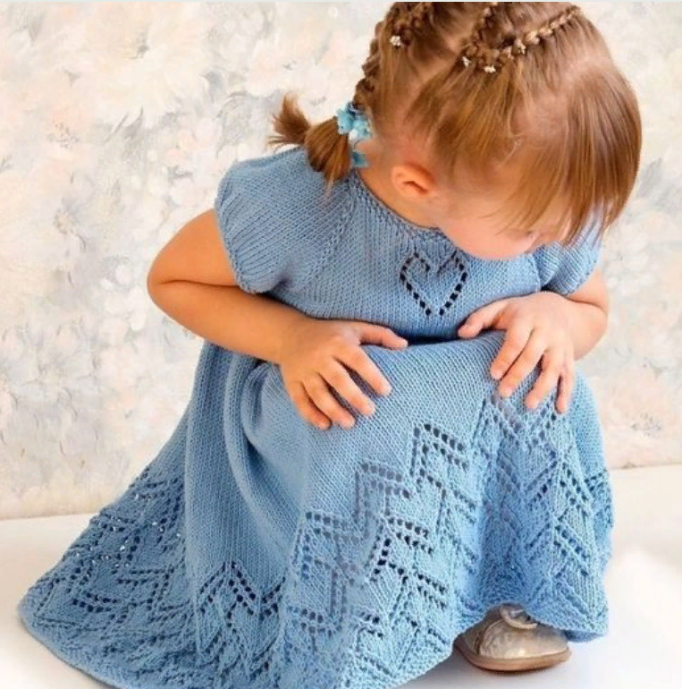 Детское платье спицами, схема