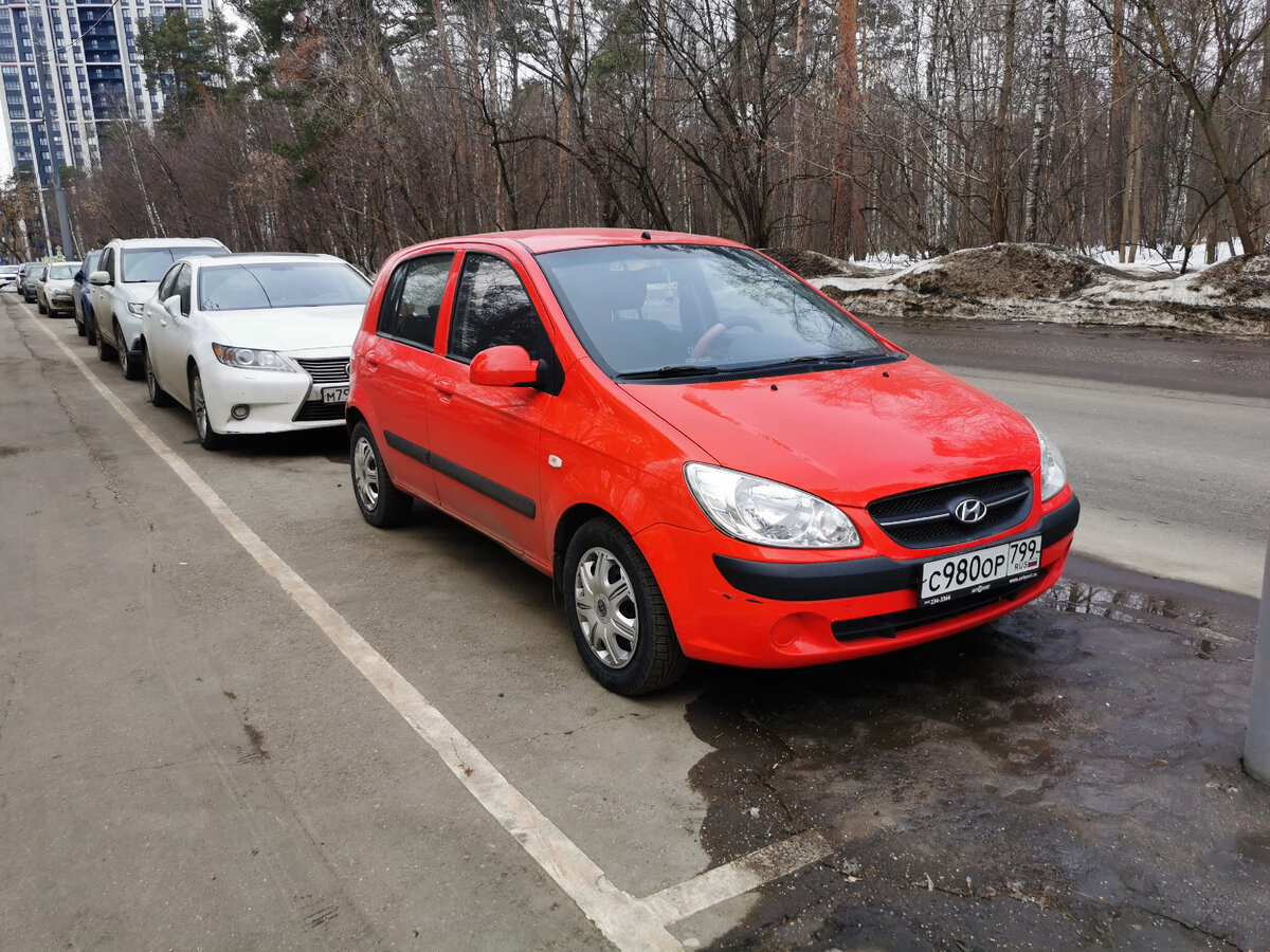 Автомобиль Hyundai Getz. 2-й Пехотный переулок.