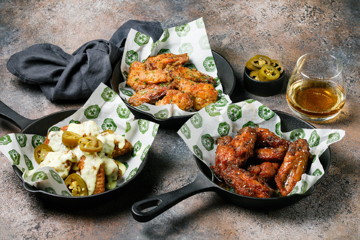 Быстро съеденные крылья от Clever Irish Pub