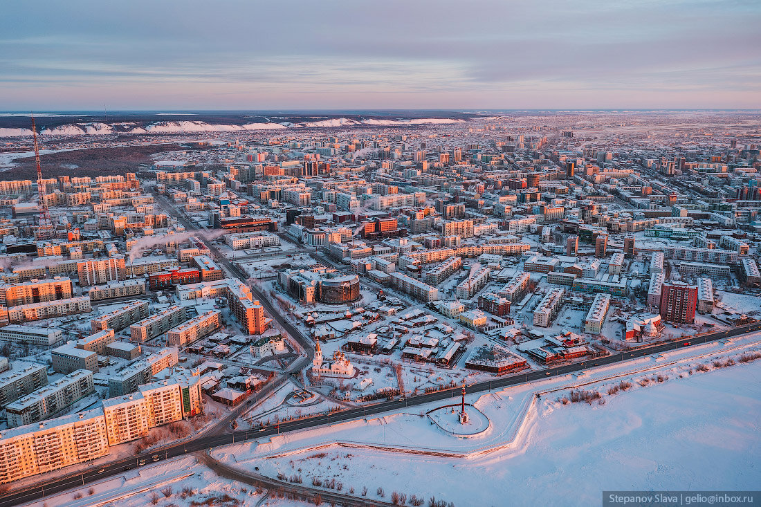 Якутск — это крупнейший город на планете, находящийся в зоне вечной мерзлоты, с населением более 370 тысяч человек.-2