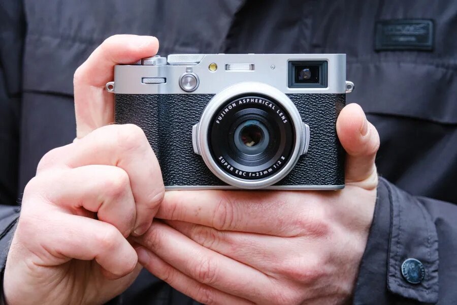    Новая Fujifilm X100VI не изменила винтажному стилю серии. Фотография: Andy Westlake