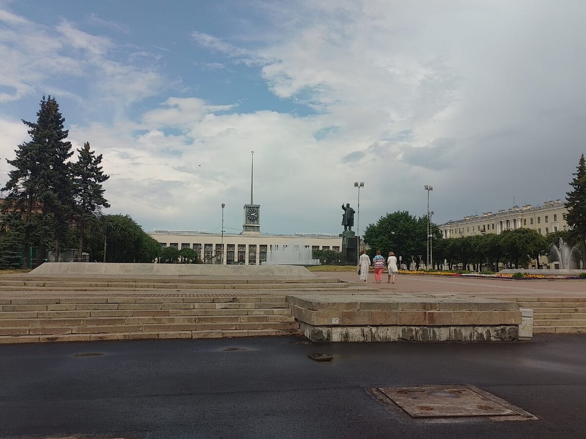 Площадь Ленина, вид с набережной Невы