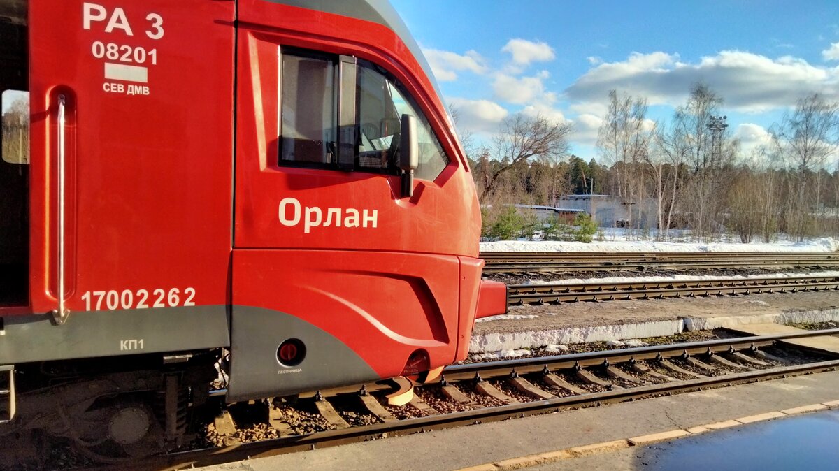 То с чем у многих ассоциируется вахта: вокзал, железная дорога и поезд. Немного побыл дома и вот опять пора в путь.