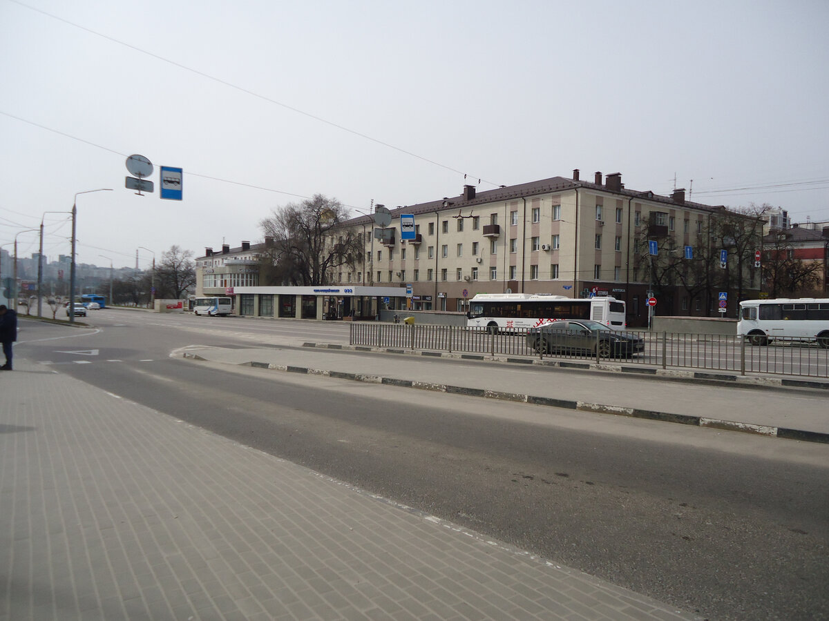 В полдень на улицах Белгорода безлюдно. Из архива автора.